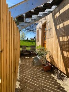 a patio with a fence and a table and chairs at M1 Appartement in Uttenweiler