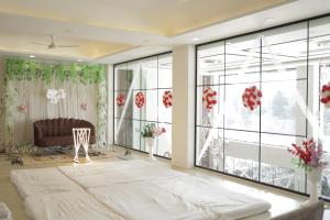 a bedroom with a large bed and a large window at Mangalam Hotel and Restaurant in Lachhmangarh Sīkar +23 photos