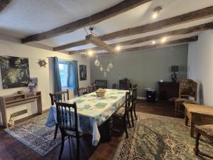 a dining room with a table and chairs at Les Gites Audrain in Plussulien