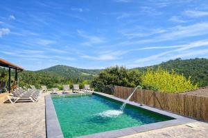 a swimming pool with a water fountain at Bravaholidays-625-Silence in Terra Brava