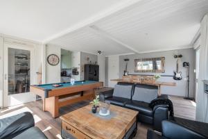 a living room with a ping pong table at Vakantiehuis Rumah Kami - Julianadorp aan Zee in Julianadorp