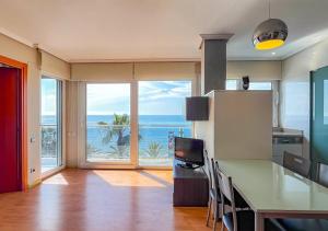a kitchen with a large view of the ocean at Apartamentos las Palmas VII Family only in Salou