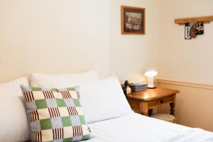 a bedroom with a bed and a wooden table at Maison Hôte in Magog-Orford