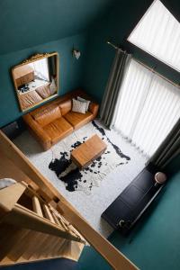 a living room with a couch and a mirror at Chalet in Paluel