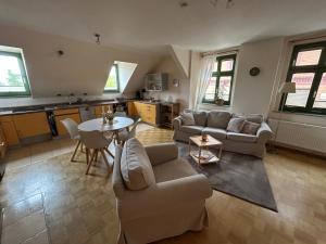 a living room with a couch and a table at Burghof Ferienwohnungen Görlitz Apartmenthaus in Görlitz