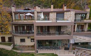 an aerial view of the house at Nymfes Hotel in Kato Loutraki