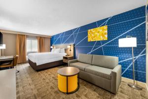 a hotel room with a bed and a couch at Comfort Inn Pikeville in Pikeville +56 photos