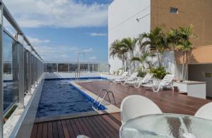 a swimming pool on the roof of a building at Flat hotel Blue tree no adrianopolis Até 4 pessoas in Manaus