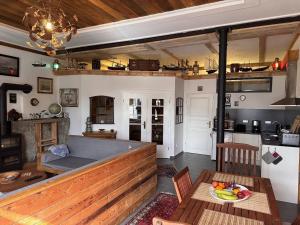 a living room with a table and a kitchen at Pferdestall in Kiel