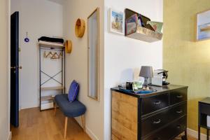 a room with a dresser and a blue chair at Chambre De Charme Aux Chartrons in Bordeaux