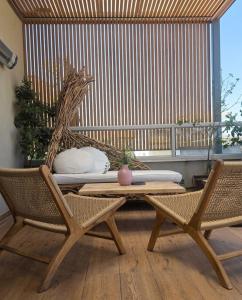 a room with a table and chairs and a large window at מרום הגילבוע in Gid‘ona