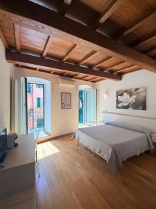 a bedroom with a bed and a desk in a room at La Dolce Vita in Riomaggiore +11 photos