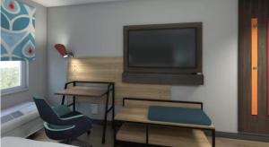 a living room with a tv and a table and chairs at Tru By Hilton Ciudad Valles in Ciudad Valles
