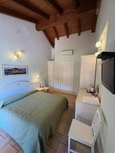a bedroom with a green bed and a tv at B&B Terra Di Liguria in Casarza Ligure