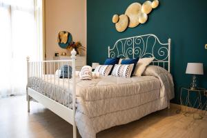 a bedroom with a white crib with pillows on it at B&B ELEGANT LENA in Salerno