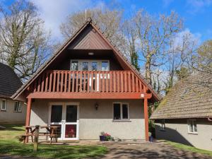 a house with a porch and a deck at Mayfly Lodge in Bodmin