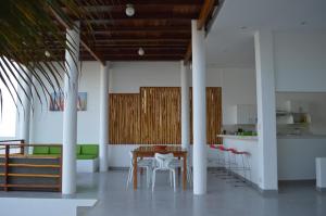 a dining room with a table and some chairs at Villa Vichayito Relax in Vichayito +8 photos