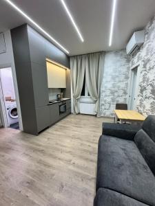 a living room with a couch and a table at Appartamento Svetlana Segrate in Segrate