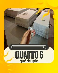 a person holding up a sign that reads quattro quattroquadride at Pousada Novo Sol in Solânea +5 photos