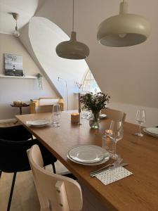 a dining room with a table with chairs and lights at Reet-Denkmal am Elbstrand in Stade