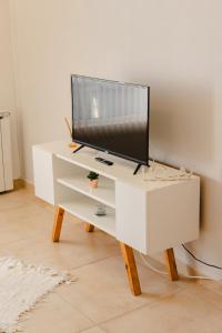 a white desk with a tv on top of it at RGA Apartments in Río Grande