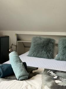 a bed with two towels on top of it at Studette Cosy in Saint-James