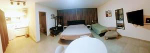 a hotel room with a bed and a bathroom at Apart Piedras con cohera y desayuno seco in Villa María