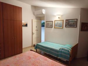 a small room with a bed and a closet at Soleluna in Levanto