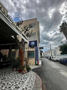 a building on the side of a street at Appartement le jasmin in Hammamet