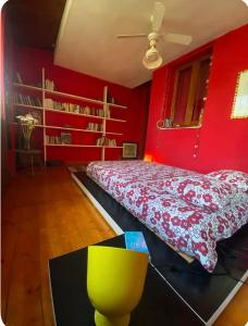 a red bedroom with a bed and a yellow bowl at Casa Roberta a due passi dal mare in Quartu Sant'Elena
