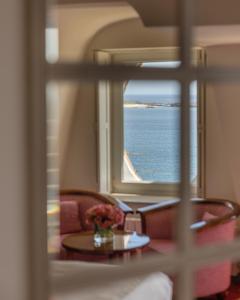 a room with a table and a view of the ocean at Manoir de Lan Kerellec - Relais & Châteaux - Etoilé Michelin in Trébeurden