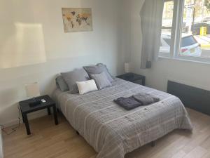 a bedroom with a bed with two pillows on it at Tír na nÓg in Union City