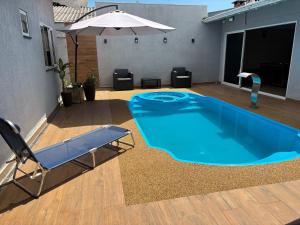 Foto de Casa moderna com Piscina e Lazer com ótima localização
