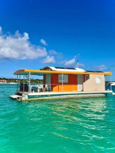 a house boat in the water on the water at Lagoon Lodge Caraïbes -Lodge flottant sur lagon avec vue mer in Saint-François