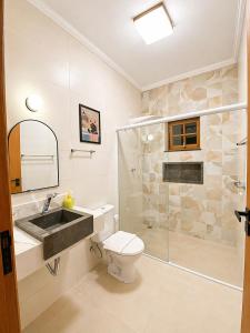 a bathroom with a sink and a toilet and a shower at Casa Julieta in Serra Negra +17 photos