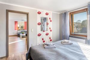 a bedroom with a bed and a window at Haus Schmucker in Hohekreuz