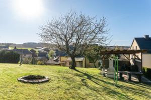 a view of a yard with a tree and a bench at Haus Schmucker in Hohekreuz