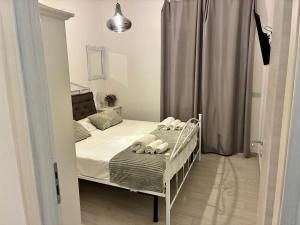 a small bedroom with a bed with towels on it at Astrea Apartament in Tropea