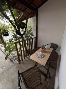 a small table and chairs on a porch with a table and chairs at Loft Itacoatiara in Niterói