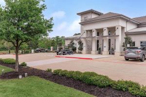 a building with cars parked in a parking lot at Landing Apartments - Reserve at City Place in Conroe