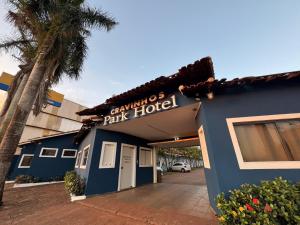 a blue building with a sign for a park hotel at Cravinhos Park Hotel in Cravinhos +18 photos