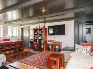 a living room with a couch and a tv at Home with Spa and Fireplace in Fanø