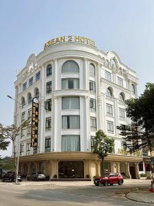 a large white building with a hotel sign on it at ASEAN MINH NGUYỆT Hotel in Nhân Mỹ