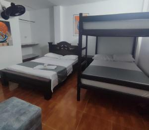 a room with two bunk beds and a table at Casa hotel salcon la floresta in Barrancabermeja