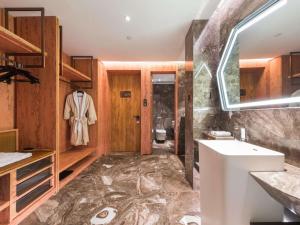 a bathroom with a marble floor and a sink at Mercure Beijing Dongzhimen in Beijing +27 photos
