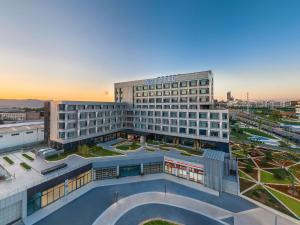 a hotel building with a pool in front of it at Novotel Yangquan High-Tech Zone in Yangquan