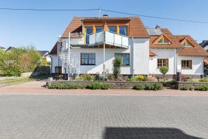 a large white house with a brick road at Fewo Sonnenstübchen Mendig 2Pers in Mendig