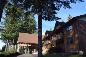 a house with a tree in front of it at Nisqually Lodge in Ashford