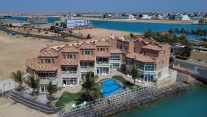 an aerial view of a large house on the beach at فلل كوڤا بيتش - للعائلات فقط in Durat Alarous