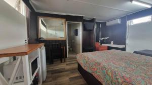 a hotel room with a bed and a bathroom at Dalby Parkview Motel in Dalby